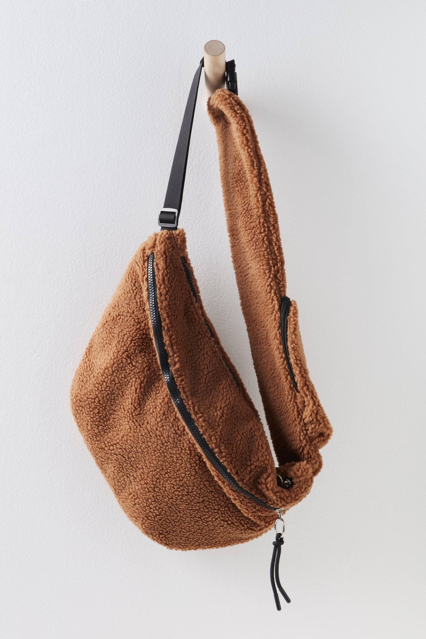 Movement Overachiever Sherpa Sling Bag