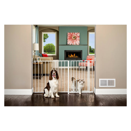 Maxi Walk-Thru Gate With Pet Door